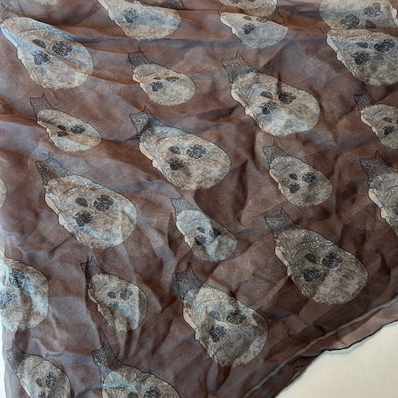 Limited edition Alexander McQueen scarf - Picture 2 of 3